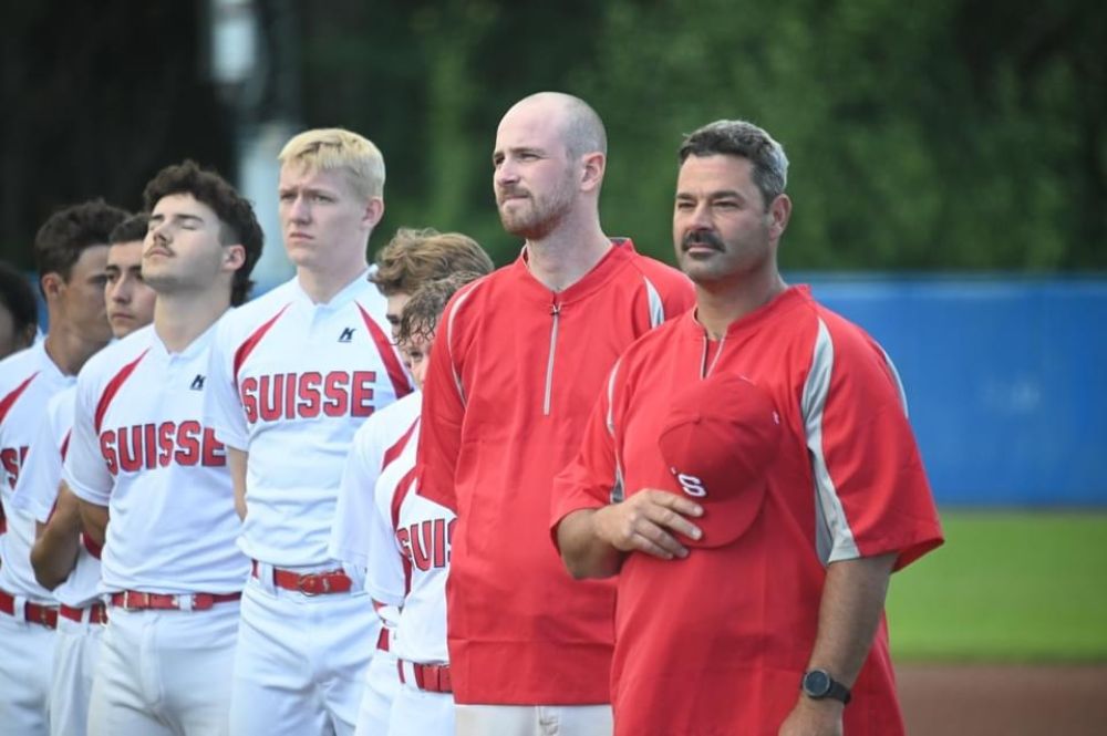 Dominic Scheffler (quatrième en partant de la gauche) avec l’équipe nationale suisse (photo fournie).