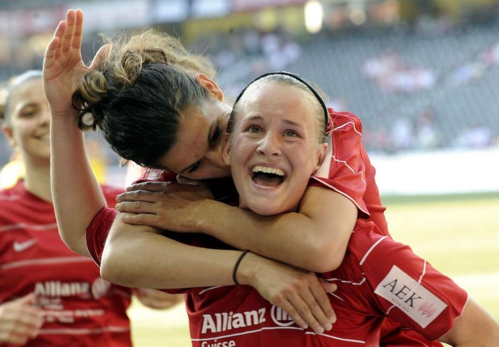 En 2009, Nora Häuptle marque et contribue à la victoire du FC Rot-Schwarz Thun en Coupe suisse au Wankdof