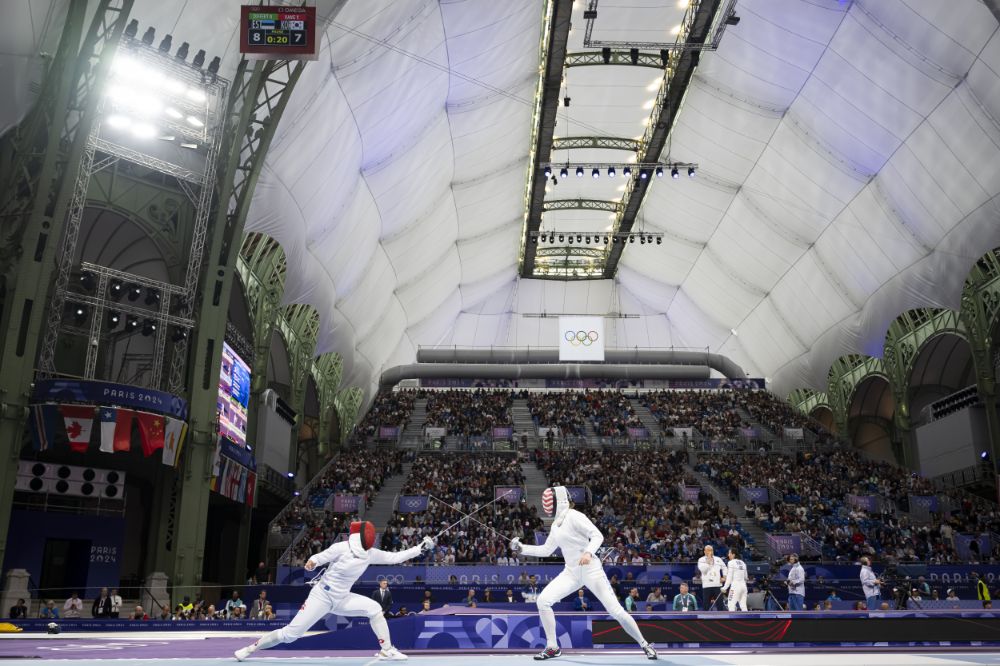Pauline Brunner (gauche) aux Jeux Olympiques de Paris 2024, dans l’impressionnant Grand Palais.